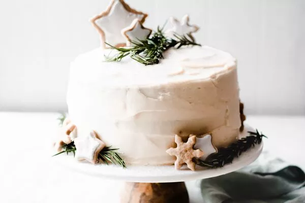 caramelized white chocolate winter wonderland cake baked with c&h light brown sugar and organic raw cane sugar