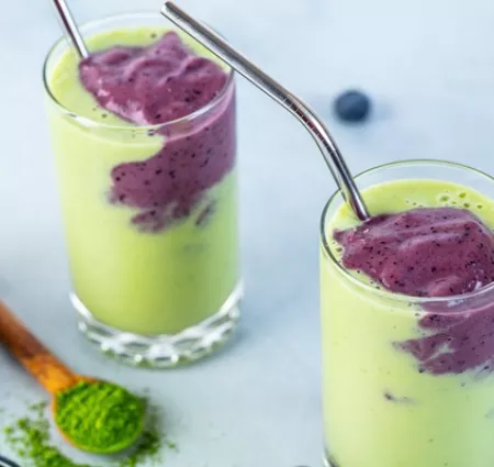 matcha blueberry smoothie made with c&h organic raw cane sugar